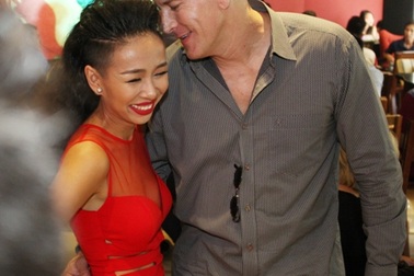 Thảo Trang "xấu lạ" tình cảm bên bạn trai ngày trở lại