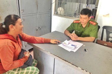 Vụ xả súng cướp tiệm vàng: 8 người nhặt được vàng đã nộp lại