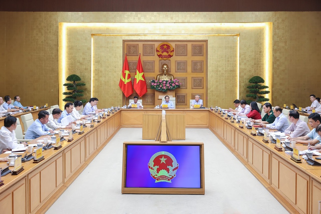 Khẩn trương trình Bộ Chính trị hai nghị quyết đột phá về giáo dục và y tế - 1 Khẩn trương trình Bộ Chính trị hai nghị quyết đột phá về giáo dục và y tế - 1