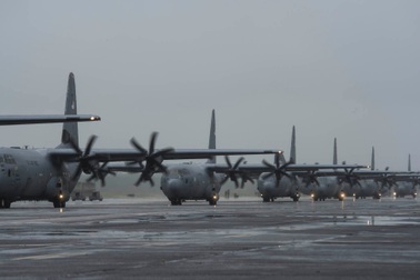 Dàn “chim sắt” của Mỹ phô diễn uy lực bất chấp dịch Covid-19