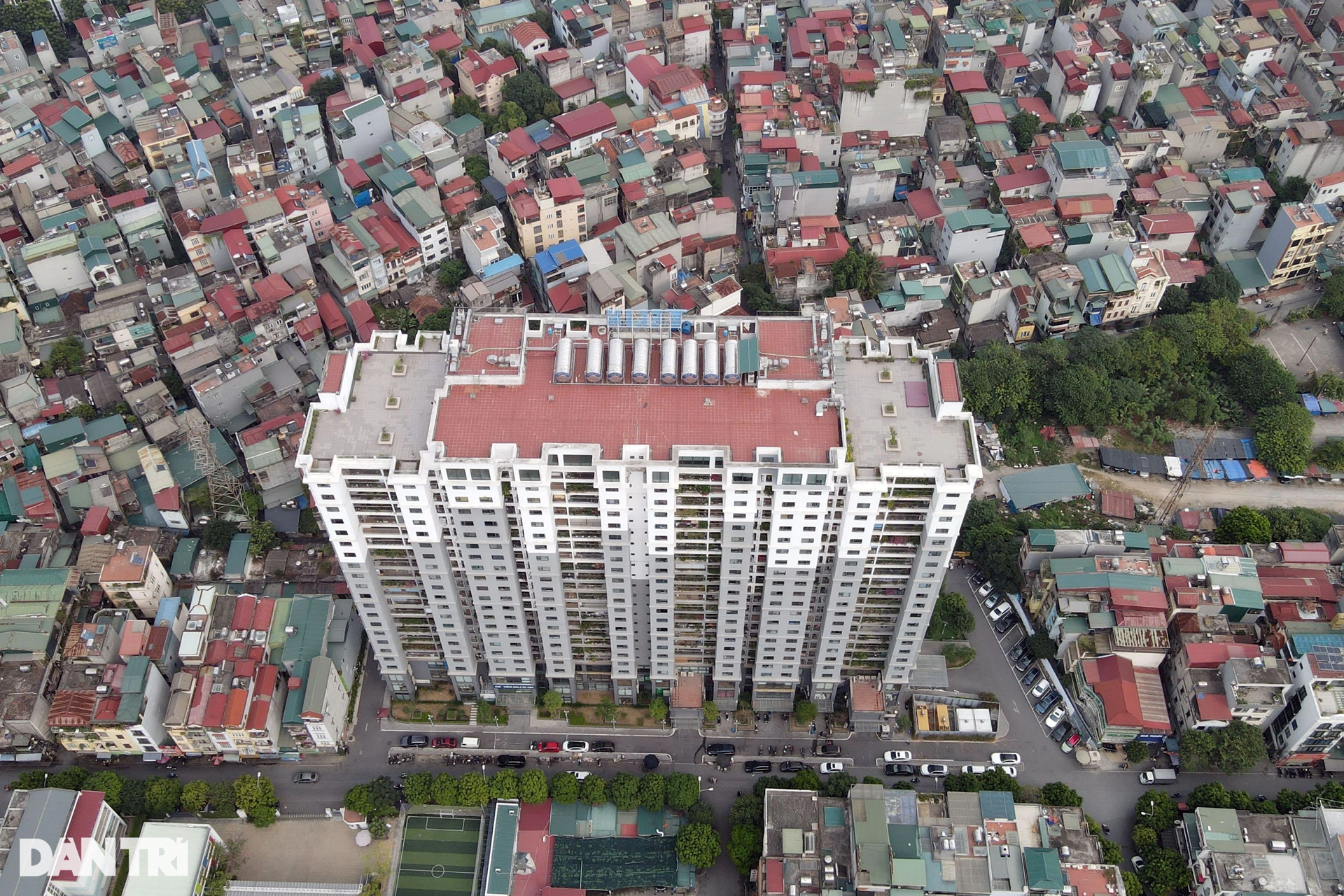 Cao ốc trơ khung hoen gỉ trên đất vàng nhà máy cũ - 11 Cao ốc trơ khung hoen gỉ trên đất vàng nhà máy cũ - 11