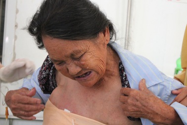 Thương người vợ liệt sỹ nguy kịch vì mắc bệnh ung thư