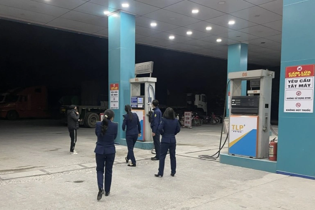 Lại thêm một cây xăng đóng cửa ngày Tết bị phạt - 1 Lại thêm một cây xăng đóng cửa ngày Tết bị phạt - 1