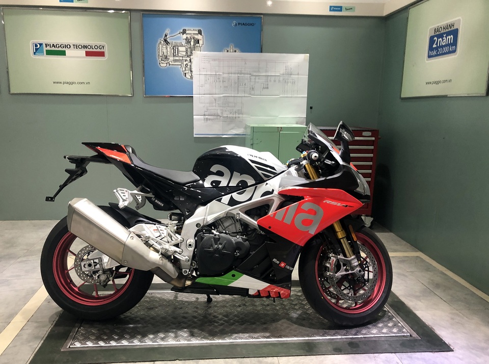 Hé lộ hai mẫu Aprilia và Moto Guzzi chính hãng đầu tiên tại Việt Nam - 3 Hé lộ hai mẫu Aprilia và Moto Guzzi chính hãng đầu tiên tại Việt Nam - 3