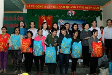 Việt Sin tặng quà tết cho các hộ nghèo tỉnh Bình Phước