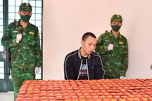 Bắt quả tang kẻ vận chuyển 260 gói ma túy qua biên giới Tây Ninh