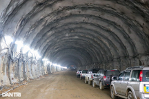 Thông hầm xuyên núi phức tạp nhất cao tốc Bắc - Nam