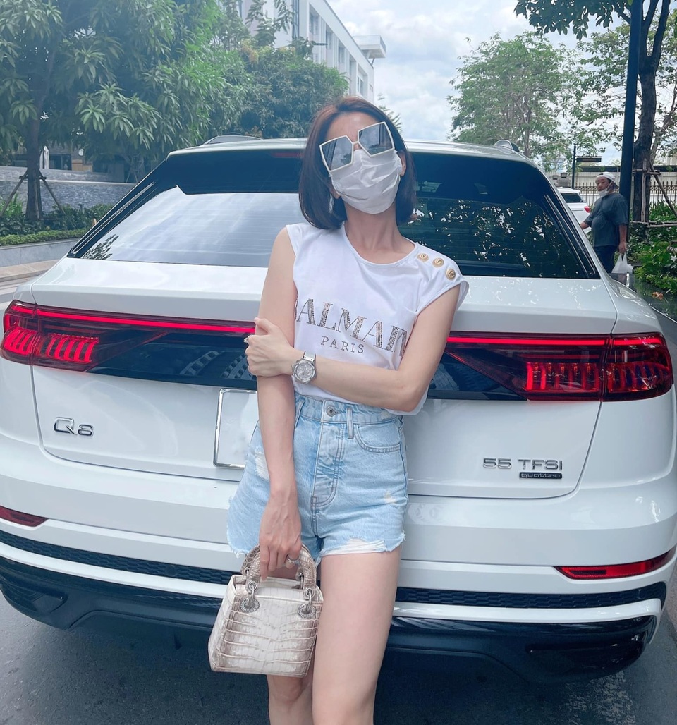 Diễm My 9X, Lan Ngọc hở bạo khoe dáng nhưng không phản cảm - 4 Diễm My 9X, Lan Ngọc hở bạo khoe dáng nhưng không phản cảm - 4