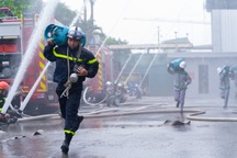 Diễn tập chữa cháy, cứu hộ ở công ty gas