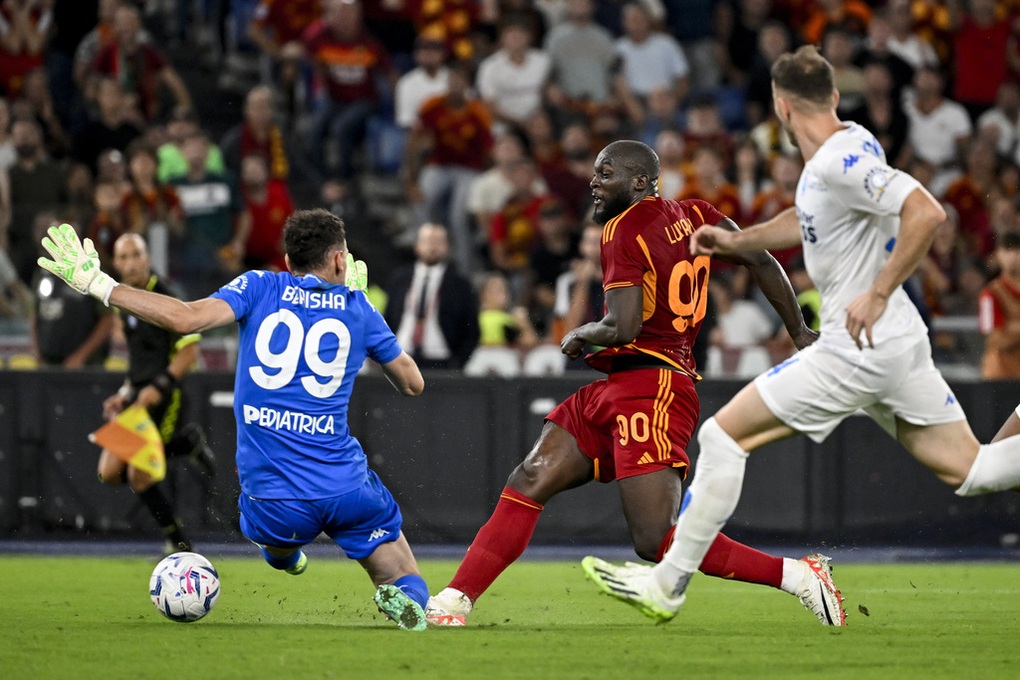AS Roma của HLV Mourinho thắng 7-0 tại Serie A - 2