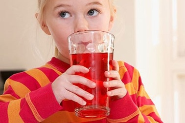 Trẻ còi xương vì uống nhiều nước ngọt có gas