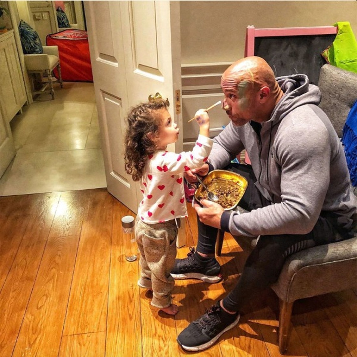 Vì sao nhiều người ghen tị với con gái của Dwayne Johnson? - 7 Vì sao nhiều người ghen tị với con gái của Dwayne Johnson? - 7