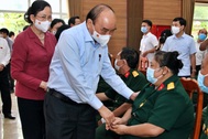 Chủ tịch nước tặng quà Bà mẹ Việt Nam anh hùng, thương bệnh binh tại Hà Nam