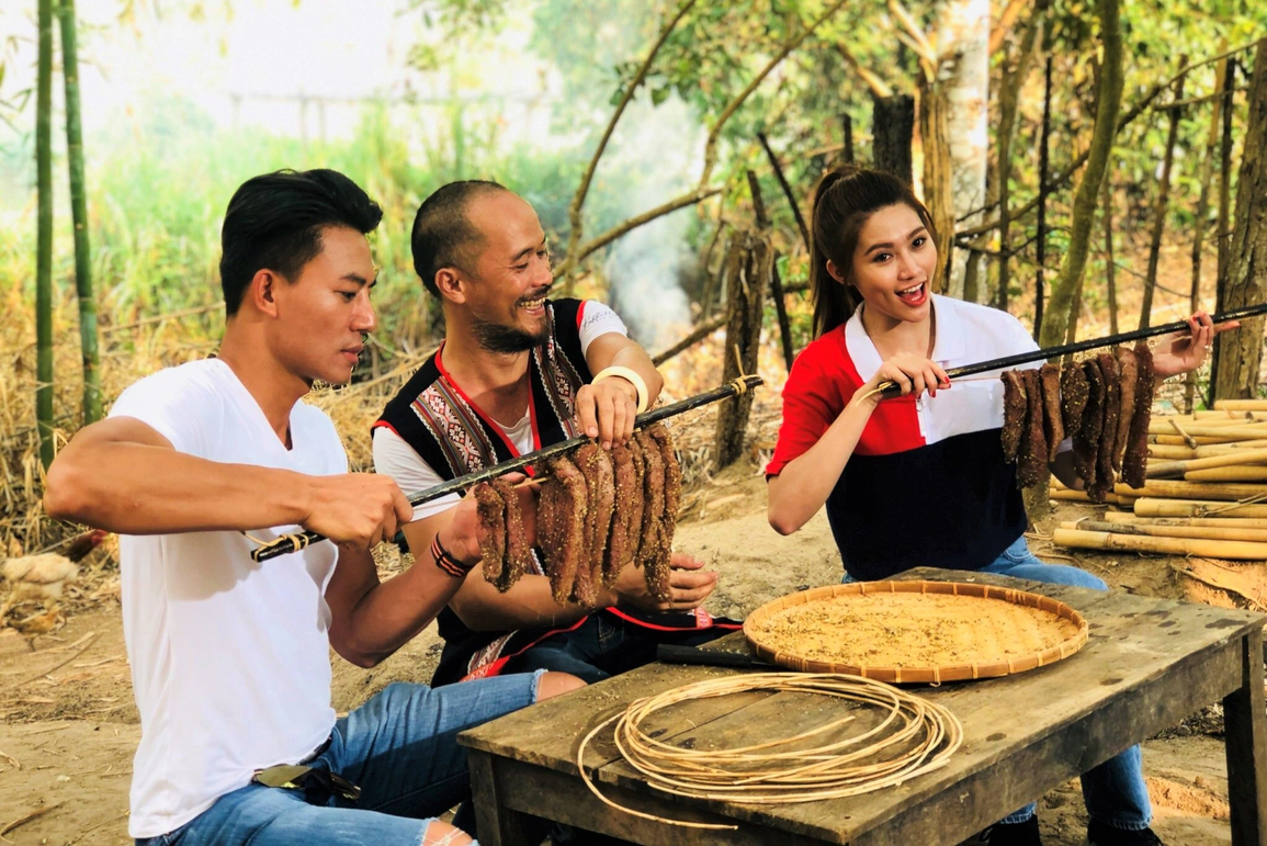 Thầy giáo bỏ nghề, làm giàu với bí quyết độc tôn làm thịt hun khói - 4 Thầy giáo bỏ nghề, làm giàu với bí quyết độc tôn làm thịt hun khói - 4