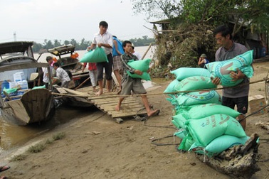 4 ngày bươn bả cứu người, vượt lũ dữ đưa cơm
