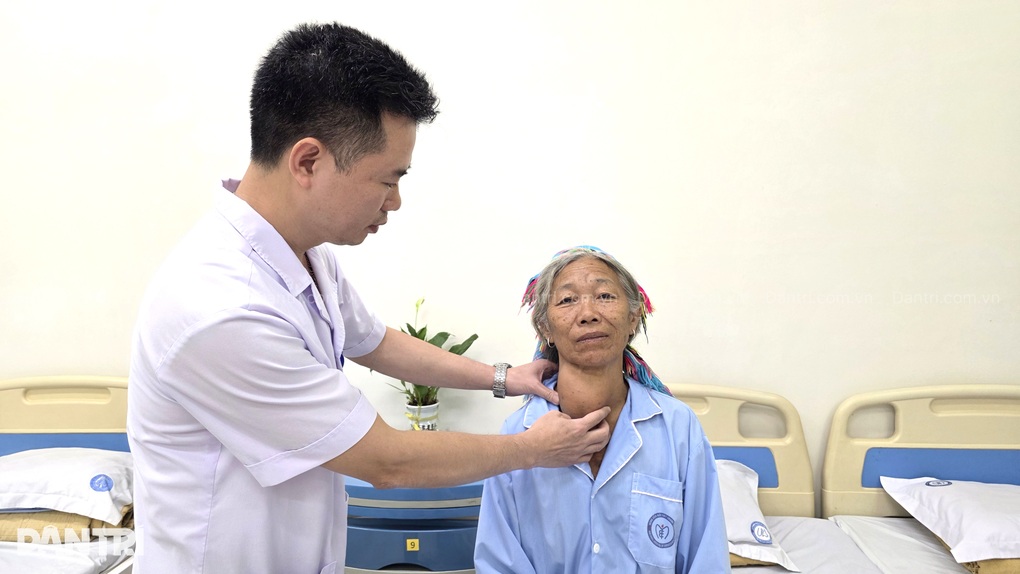 Người phụ nữ Hà Nhì mong có chi phí phẫu thuật khối bướu cổ 30 năm - 3 Người phụ nữ Hà Nhì mong có chi phí phẫu thuật khối bướu cổ 30 năm - 3