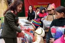 Mang Tết đến gần 2.000 trẻ em nghèo vùng biên cương