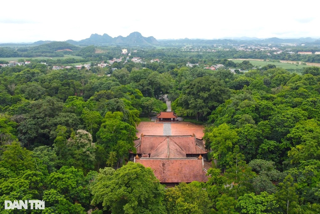 Kẻ xấu mang dụng cụ tìm cổ vật xâm hại lăng mộ vua Lê Túc Tông - 2 Kẻ xấu mang dụng cụ tìm cổ vật xâm hại lăng mộ vua Lê Túc Tông - 2