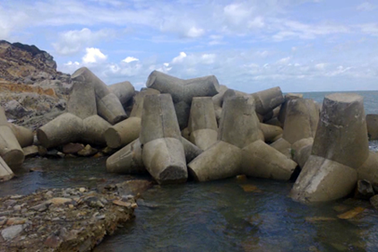 Công trình trăm tỷ bị bão “xé nát”: Chịu được bão cấp 12 (!?)