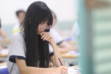 Sau chuyện lộ lọt, đề văn bị chê "cũ rích, nhàm chán"