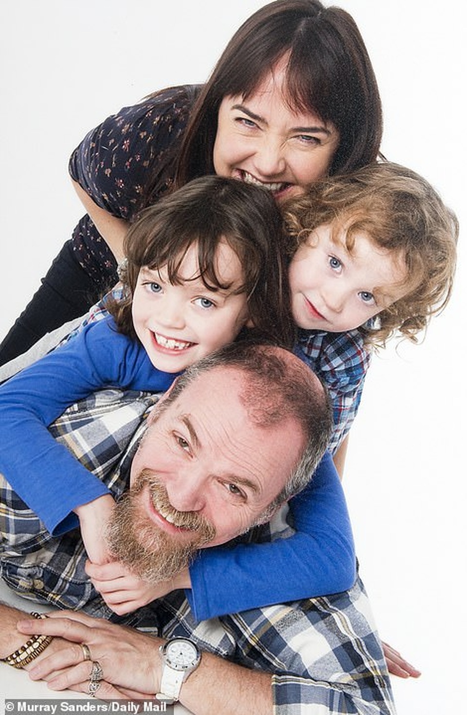 Xúc động tập Nhật ký vẽ nguệch ngoạc về người vợ đã mất của họa sĩ già - 1