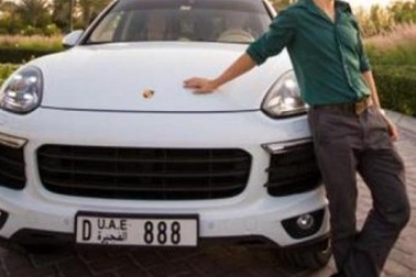 Từng ngủ ở cầu thang, ăn cơm tù, nay thành tỷ phú của Dubai