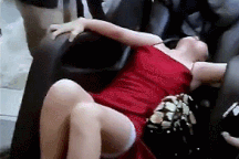 Clip "cô gái gặp tai nạn đau đớn khi sử dụng ghế massage" gây sốc tuần qua