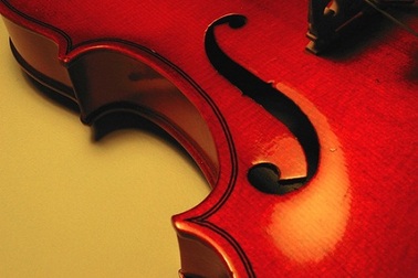 “Vĩ cầm đỏ”: Bí mật của cây vĩ cầm đỏ máu