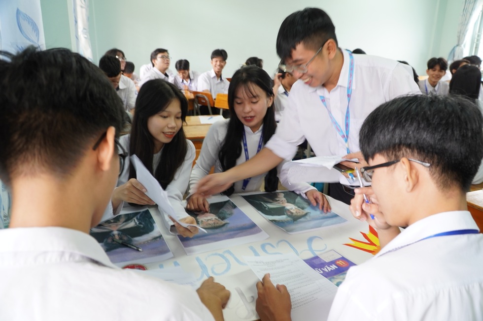 Từ đề thi tốt nghiệp THPT 2025: Soi chiếu cách dạy, học, quản lý nhà trường - 2 Từ đề thi tốt nghiệp THPT 2025: Soi chiếu cách dạy, học, quản lý nhà trường - 2