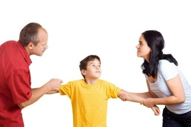 Ly hôn vì chồng lăng nhăng, người mẹ lo lắng không thể giành quyền nuôi con