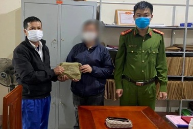 Nhặt được túi đựng 19 chỉ vàng, cụ ông tìm người trả lại