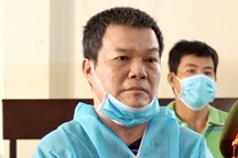 Ghen tuông, người đàn ông dùng thớt đập đầu rồi đổ xăng đốt vợ