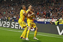 Lewandowski tỏa sáng, Barcelona thắng đậm Atletico