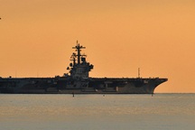 Mỹ tiếp tục đưa tàu sân bay tới "trấn" Trung Đông