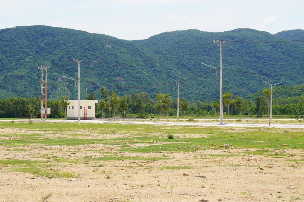 Nỗi lo của 64 hộ dân dưới chân núi Cấm sau vụ sạt lở 4 năm trước - 3 Nỗi lo của 64 hộ dân dưới chân núi Cấm sau vụ sạt lở 4 năm trước - 3