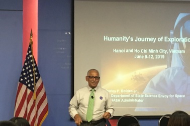 Phi hành gia Mỹ 4 lần bay vào không gian hy vọng NASA mở rộng hợp tác vũ trụ với Việt Nam