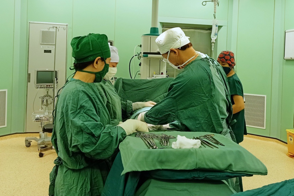 Không đi khám suốt thai kỳ, mẹ 38 tuổi nguy kịch khi sinh con lần 4 - 1 Không đi khám suốt thai kỳ, mẹ 38 tuổi nguy kịch khi sinh con lần 4 - 1
