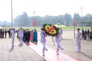 Các nhà giáo, học sinh, sinh viên nghề tiêu biểu báo công dâng Bác