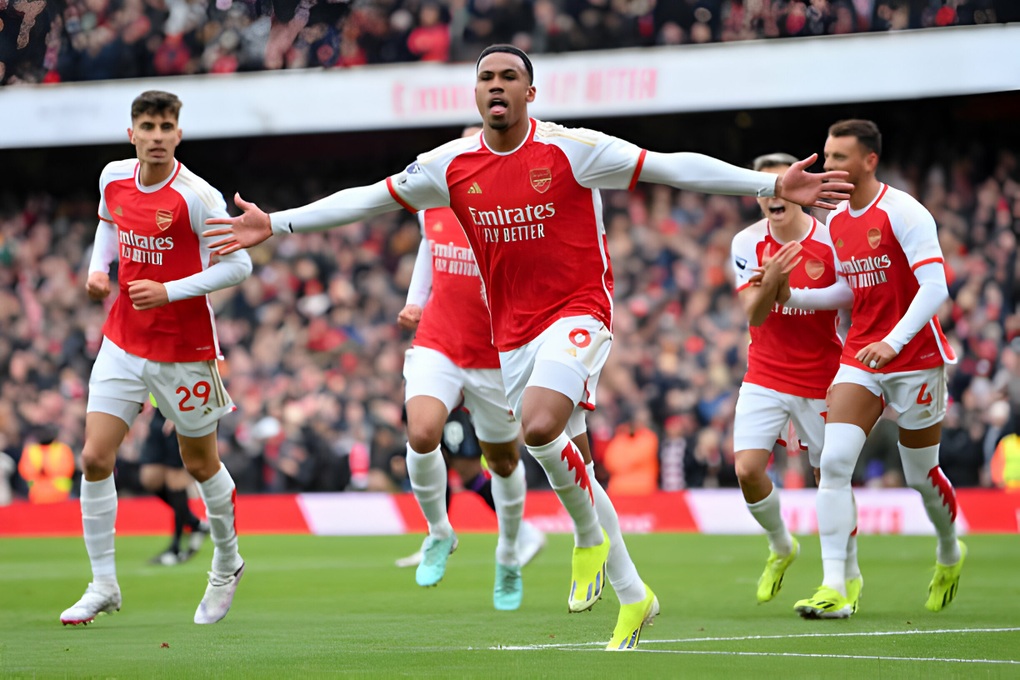 Arsenal đại thắng 5 sao trước Crystal Palace, chen chân vào top 3 - 1