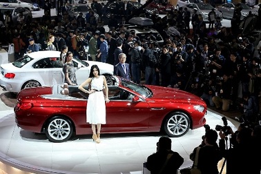 Triển lãm ô tô Seoul 2011 rộn rã khai cuộc