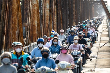 Cầu Long Biên trở lại nhịp sống thường ngày sau 2 tháng sửa chữa