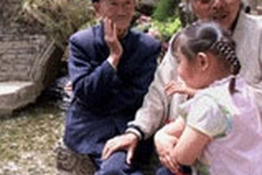 Hướng dẫn viên Trung Quốc nổi điên, đâm 15 du khách