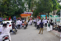 Vụ hàng chục học sinh không được dự khai giảng: Hiệu trưởng nói gì?