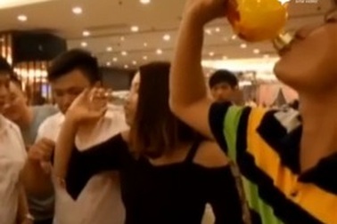 Cô gái tử vong vì bị ép uống nhiều rượu tại đám cưới