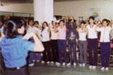 “Bạn gái và các vấn đề xã hội” với 12.000 công nhân 