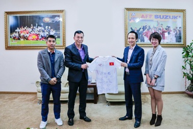 Chủ tịch FLC trao tặng 1 tỷ đồng tiền thưởng cho U23 Việt Nam
