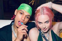 Madonna "khủng hoảng tự tin" vì chia tay tình trẻ và bị chê bai diện mạo