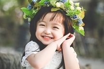 Bé gái 3 tuổi xinh như thiên thần khiến người xem không thể rời mắt