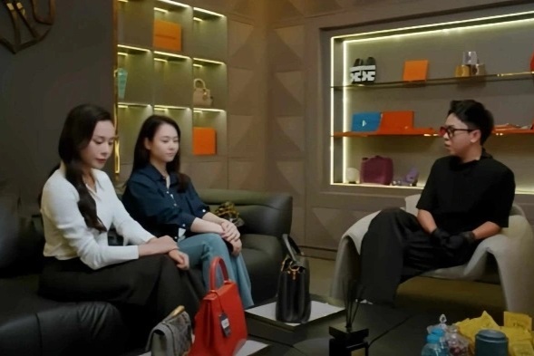 Phương Oanh mua túi hiệu trăm triệu đồng để gia nhập hội phú bà trong phim - 1