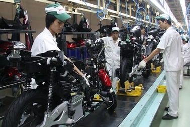 Xe máy Việt: Muốn sống thì... xuất ngoại